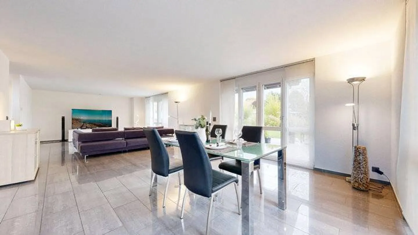 VIVRE LUXUEUSEMENT AVEC BIEN-ÊTRE ET PROCHE DE BERN - Photo 3 sur 9