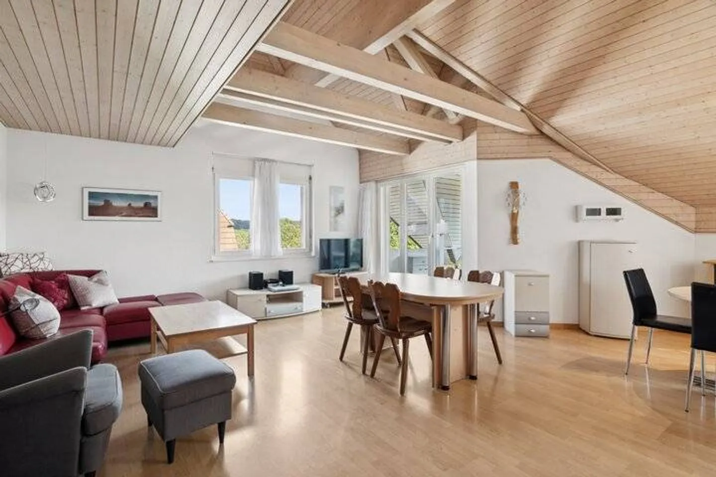 Charming Penthouse in a Quiet Location - Photo 6 of 9