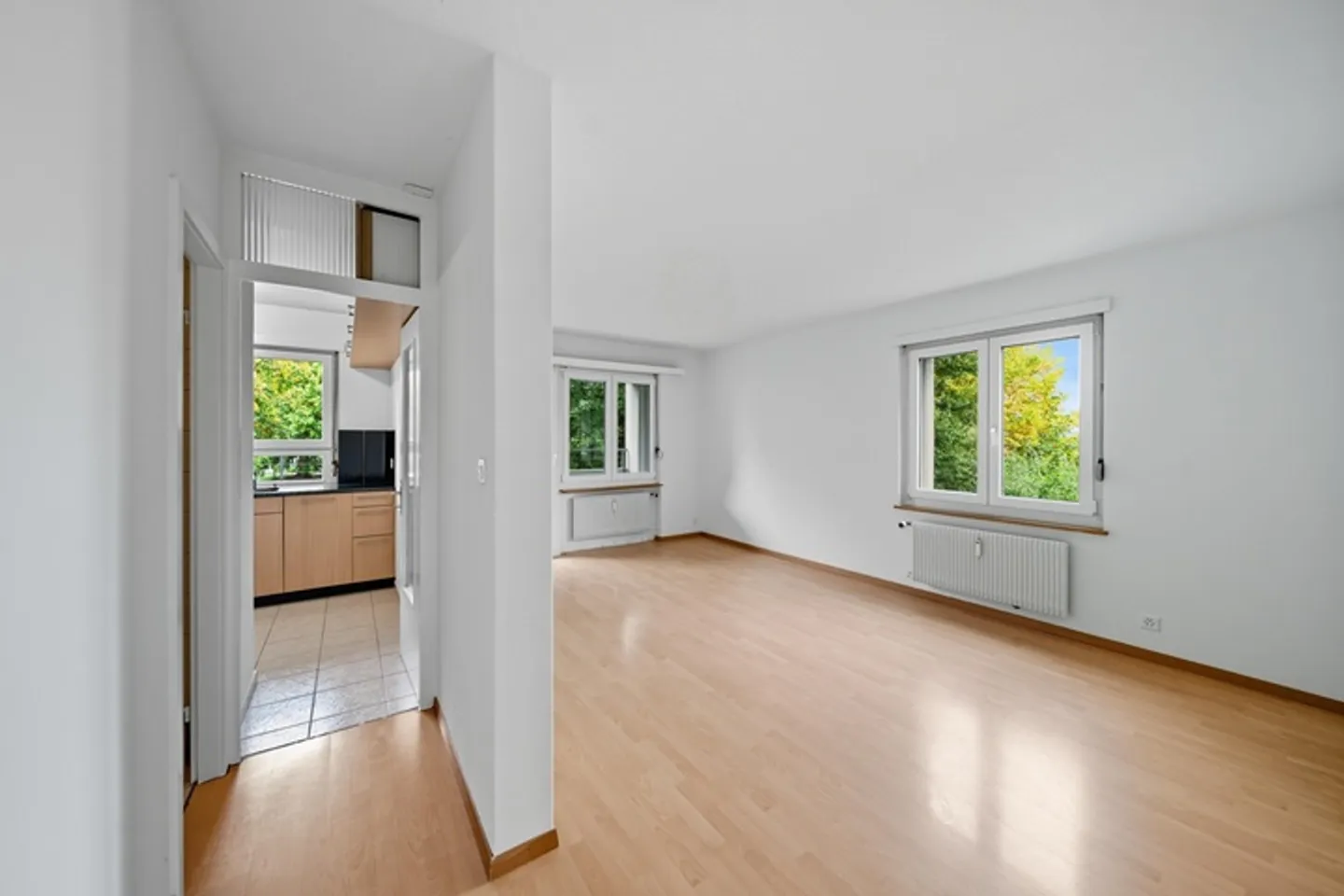 Ben tenuto e conveniente nella piccola città - Foto 2 di 5