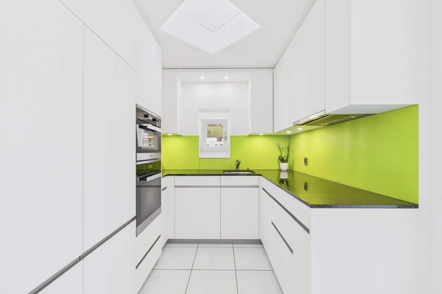 WOHNEN MIT WEITBLICK - CHARMANTE MAISONETTE-ATTIKAWOHNUNG IN BOLLIGEN - Foto 4 von 8