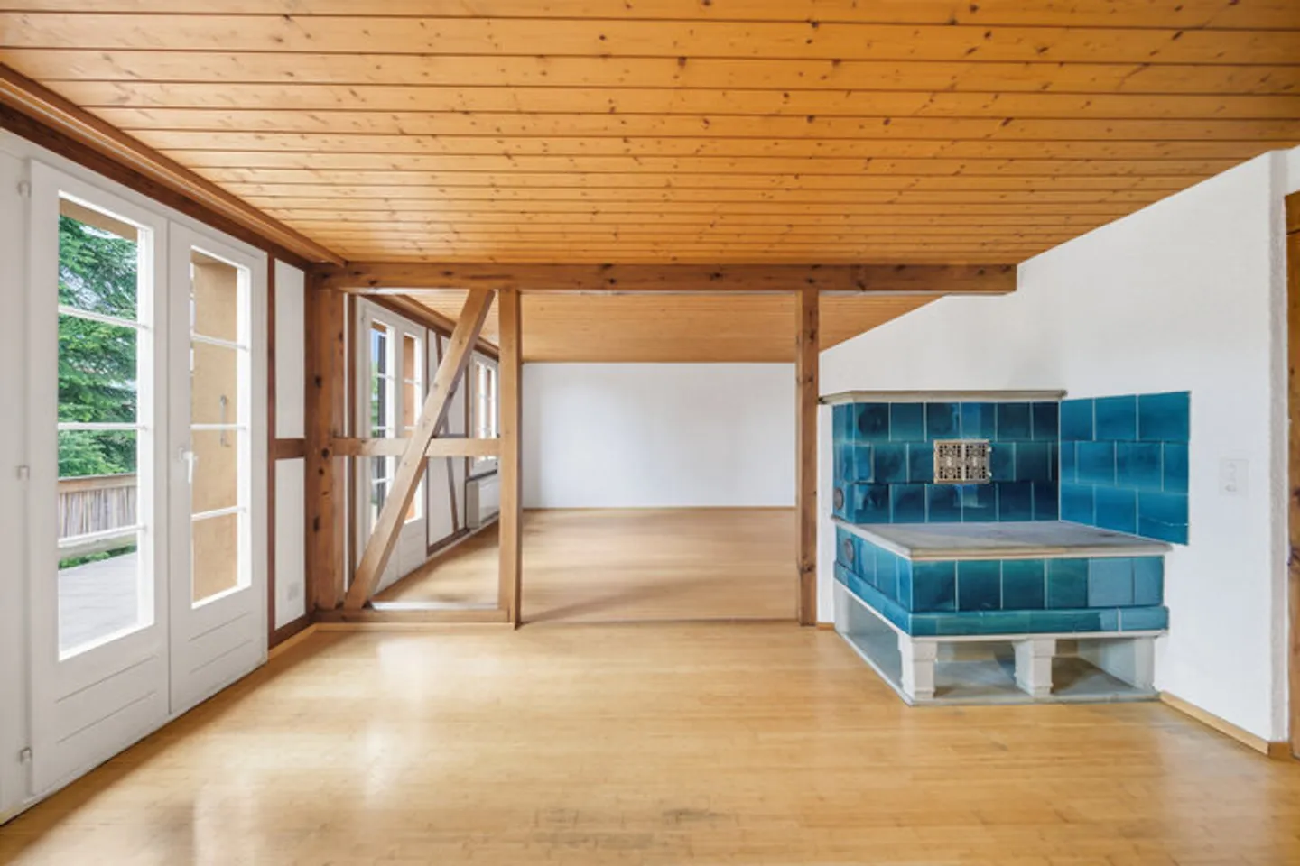 FREISTEHENDES EINFAMILIENHAUS MIT GROSSEM GARTEN UND SEESICHT - Foto 2 von 8