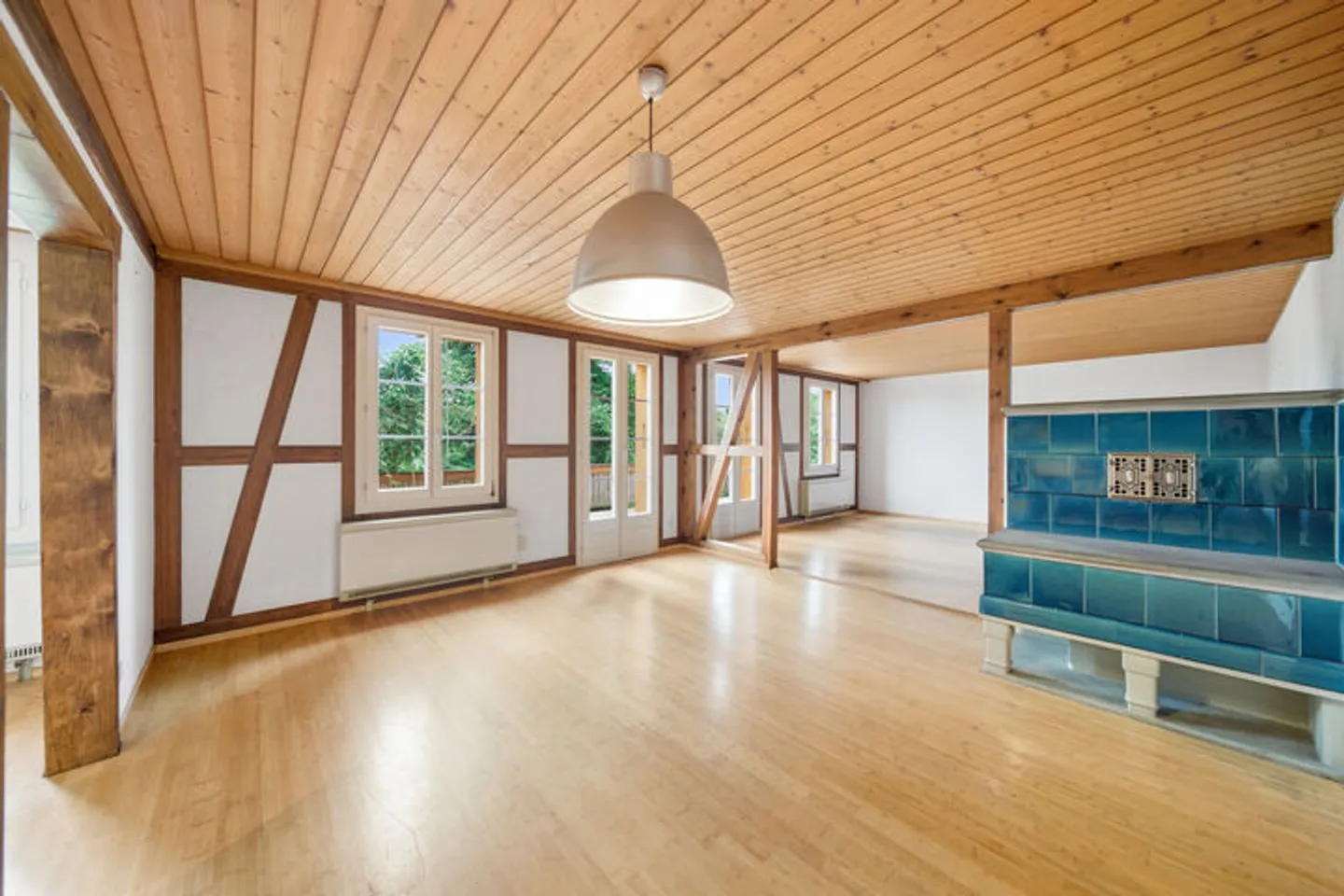 FREISTEHENDES EINFAMILIENHAUS MIT GROSSEM GARTEN UND SEESICHT - Foto 3 von 8