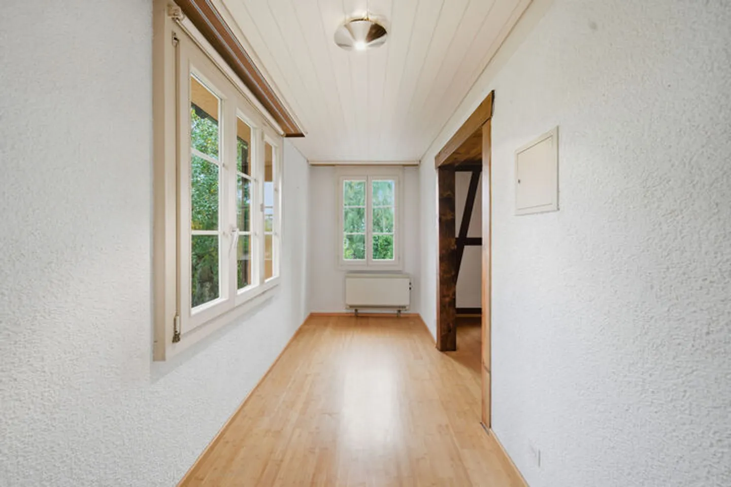 FREISTEHENDES EINFAMILIENHAUS MIT GROSSEM GARTEN UND SEESICHT - Foto 7 von 8