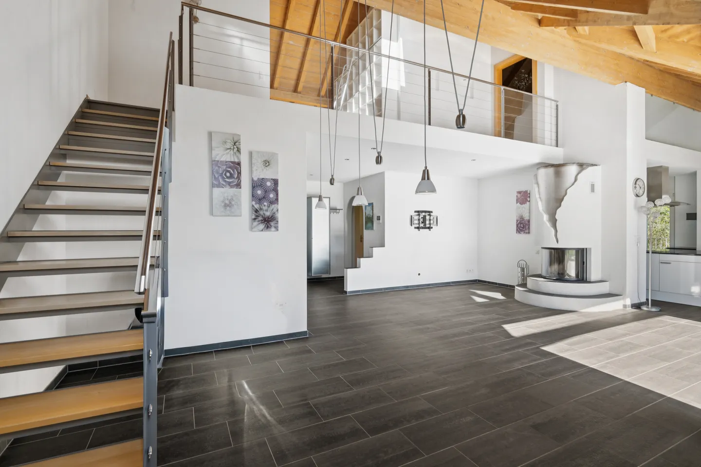 SPACIOUS AND MODERN MAISONETTE ON THE SOUTH SLOPE - Photo 5 of 7