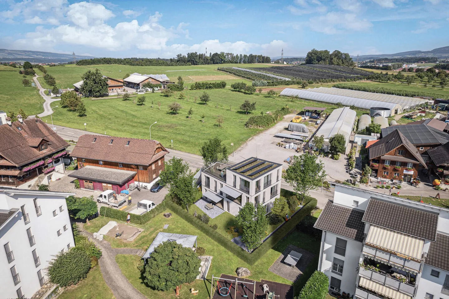 OÙ LE CHARME RUSTIQUE RENCONTRE UN GRAND POTENTIEL - Photo 2 sur 8