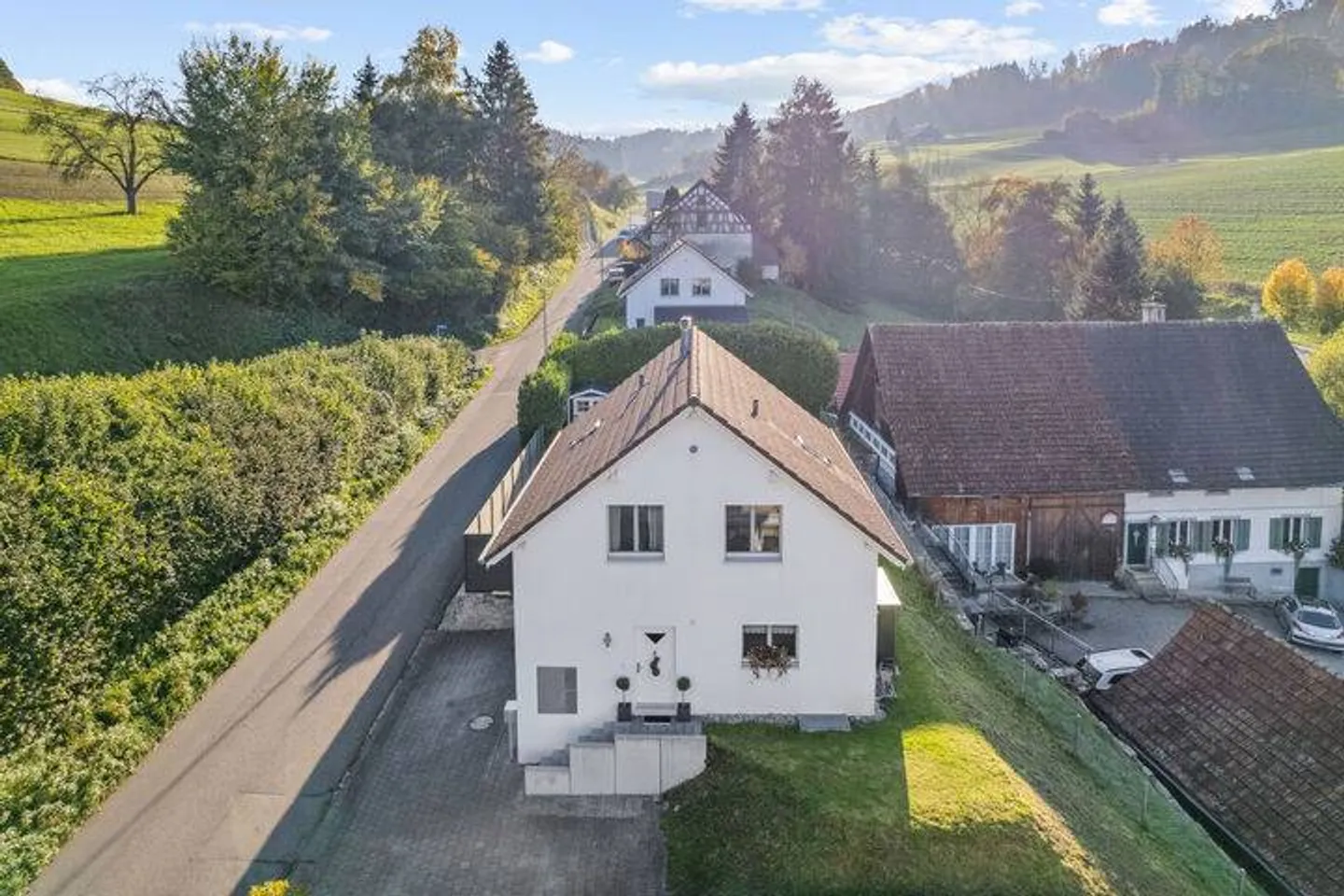 MODERN LIVING WITH TIMELESS ELEGANCE - Photo 8 of 9