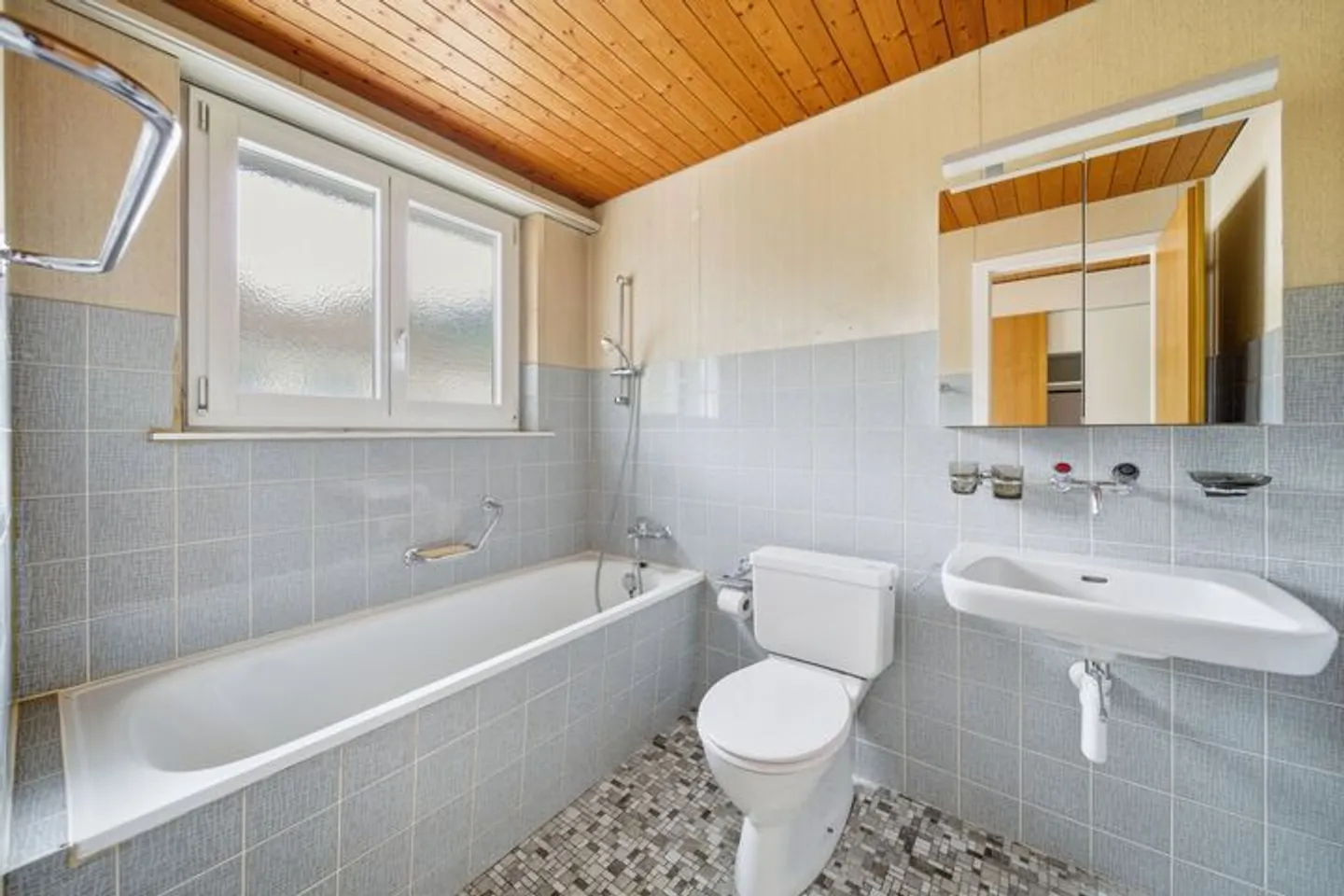 Detached Single-Family Home with Great Potential - Photo 3 of 4