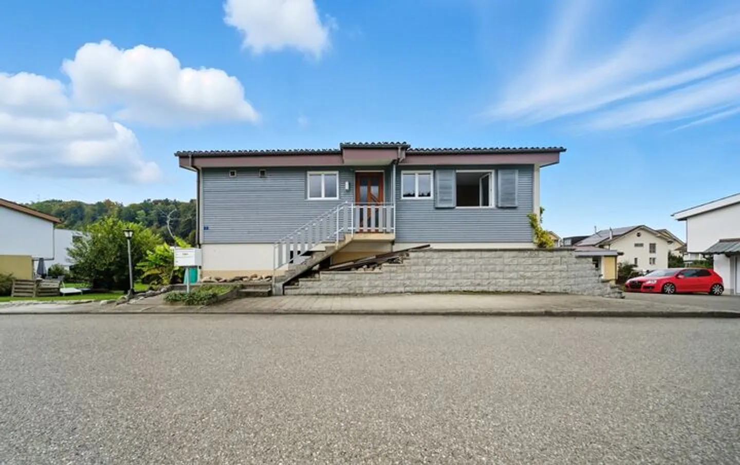 Detached Single-Family Home with Great Potential - Photo 4 of 4