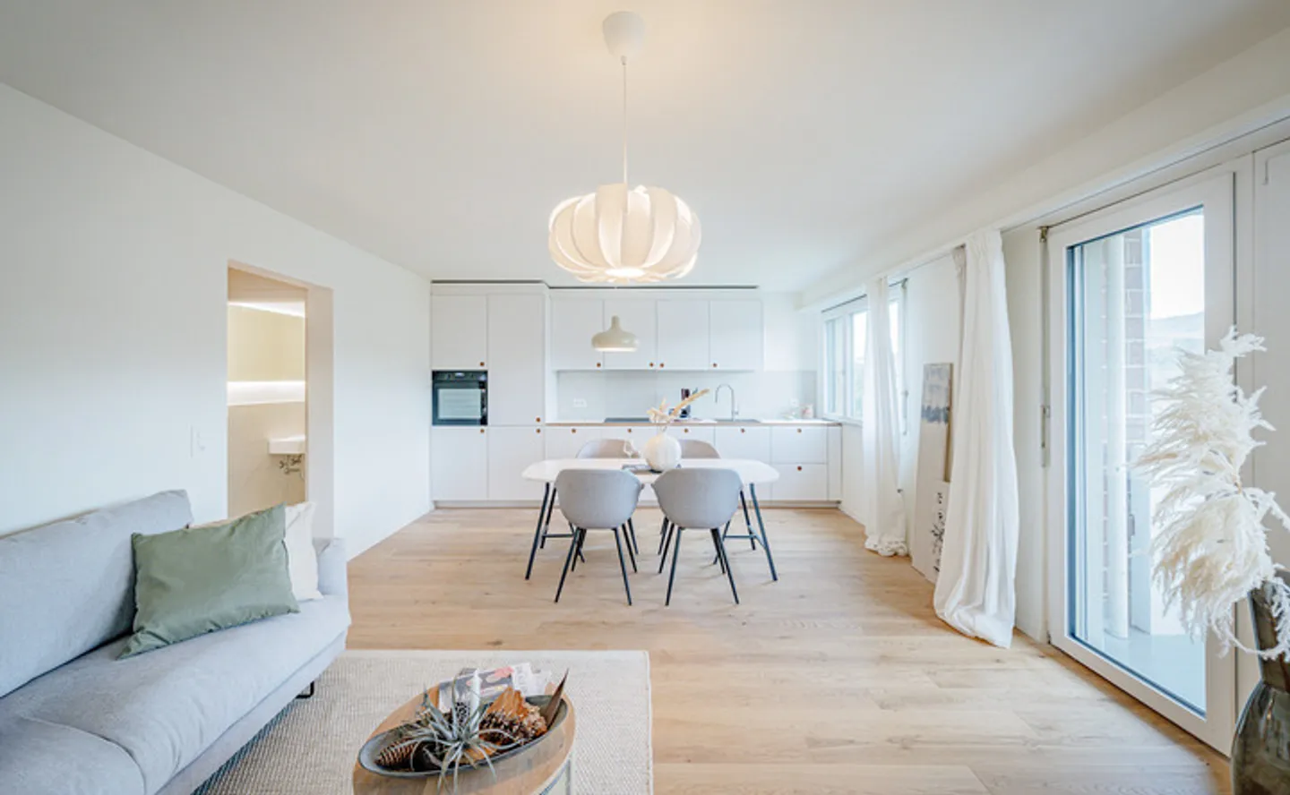 OTTIMO APPARTAMENTO 4.5 STANZE - TOTALMENTE RISTRUTTURATO - Foto 4 di 9