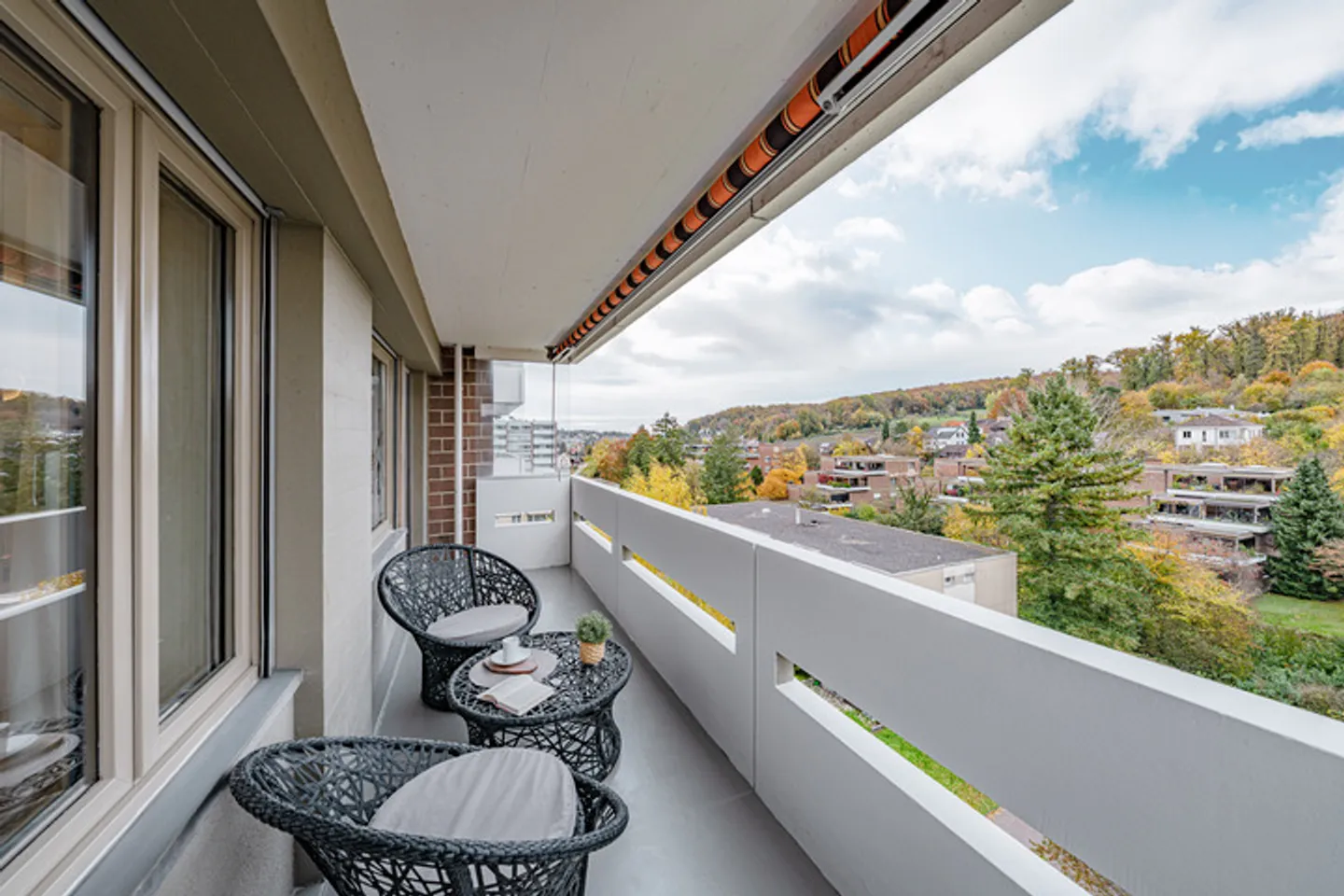 OTTIMO APPARTAMENTO 4.5 STANZE - TOTALMENTE RISTRUTTURATO - Foto 6 di 7