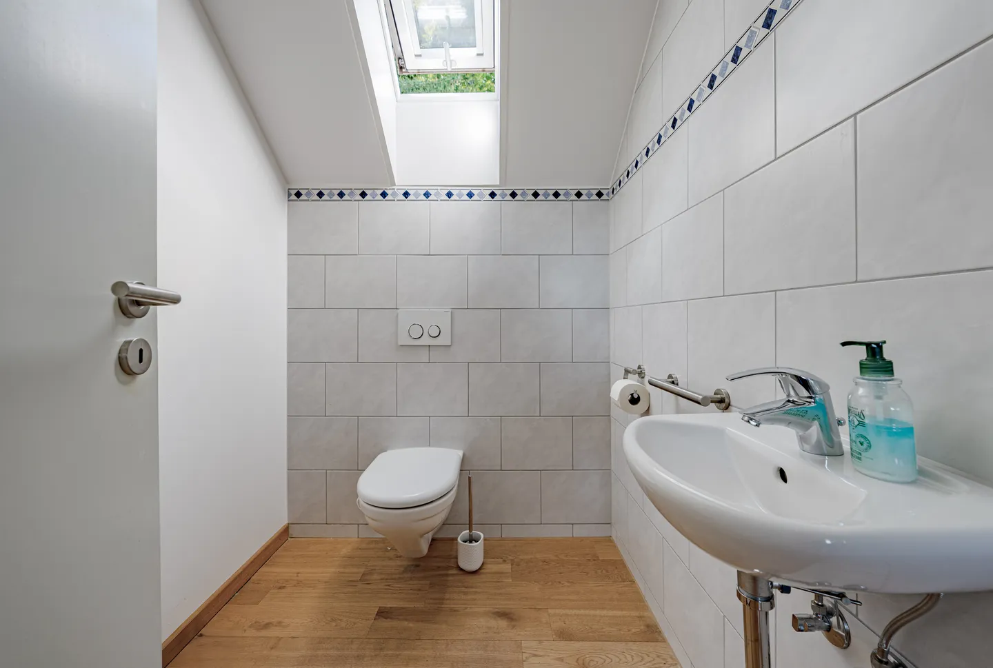 LUXURY REFUGE - Photo 5 of 7