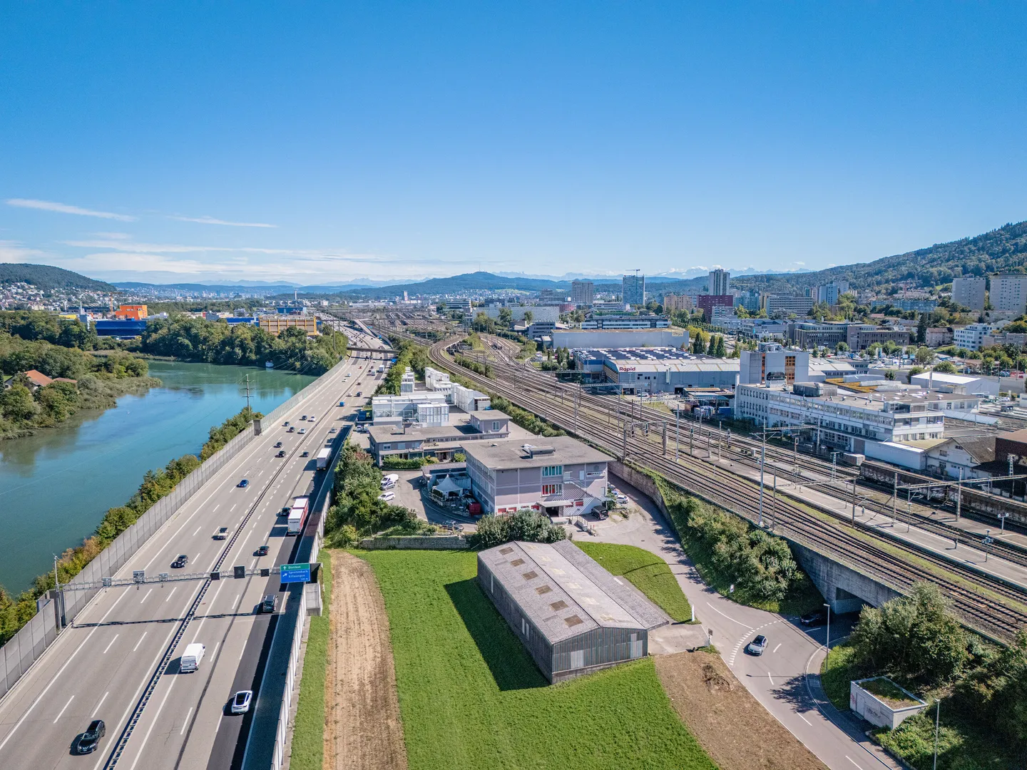 VOLLVERMIETETER GEWERBEKOMPLEX MIT 6% RENDITE - Foto 3 von 5