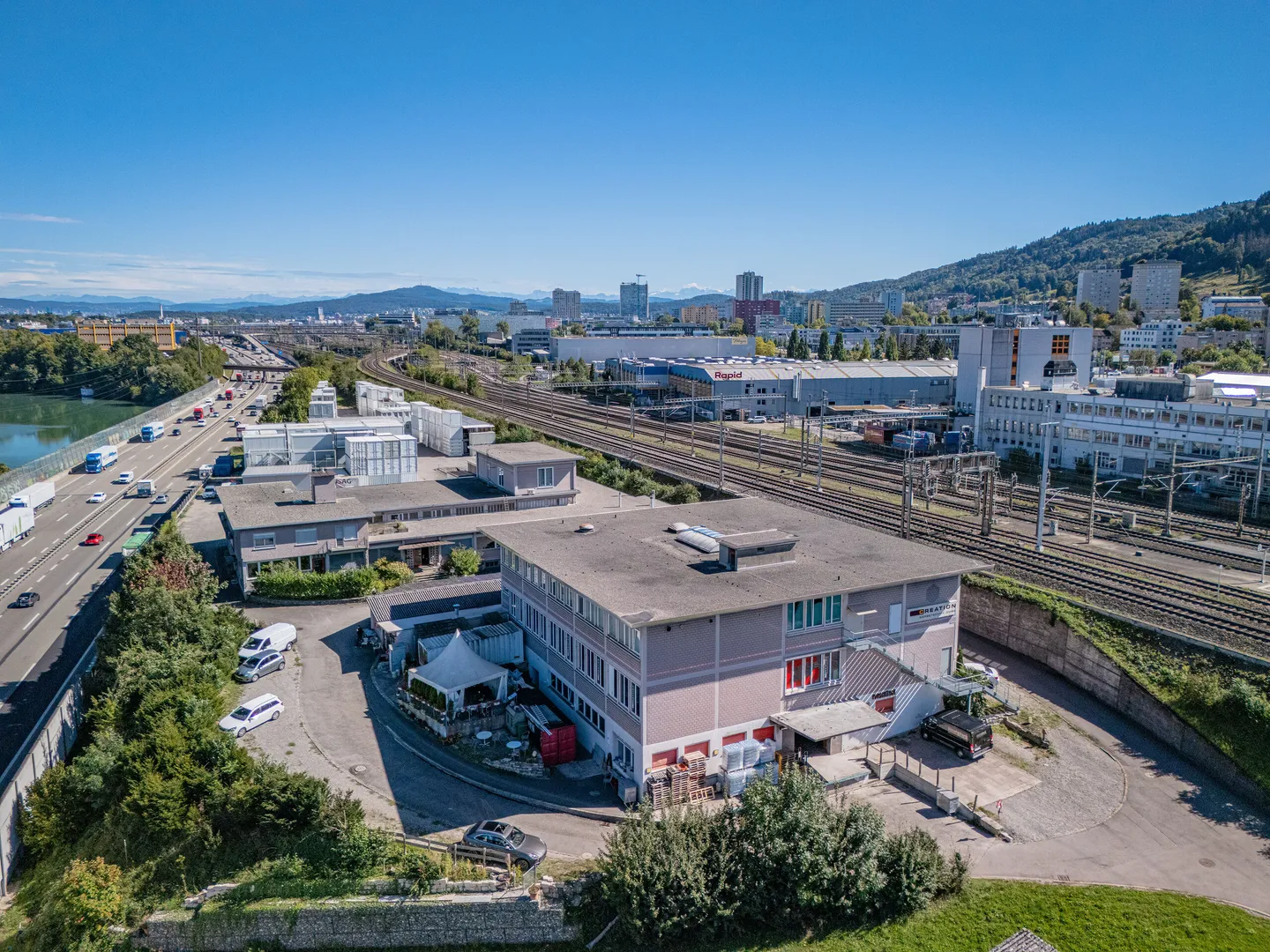 VOLLVERMIETETER GEWERBEKOMPLEX MIT 6% RENDITE - Foto 2 von 5