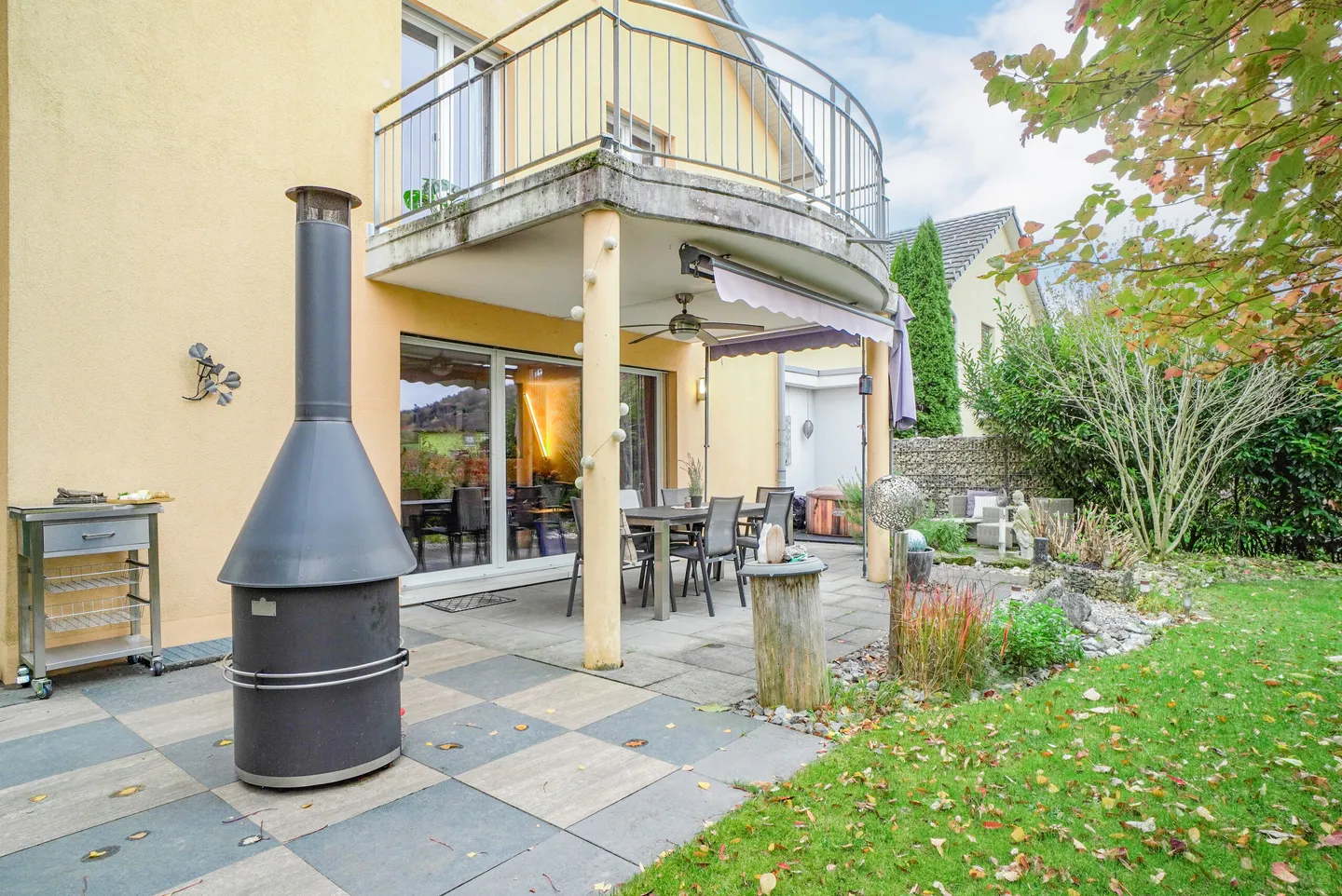 MODERNES EINFAMILIENHAUS MIT VIELEN EXTRAS - Foto 1 von 8