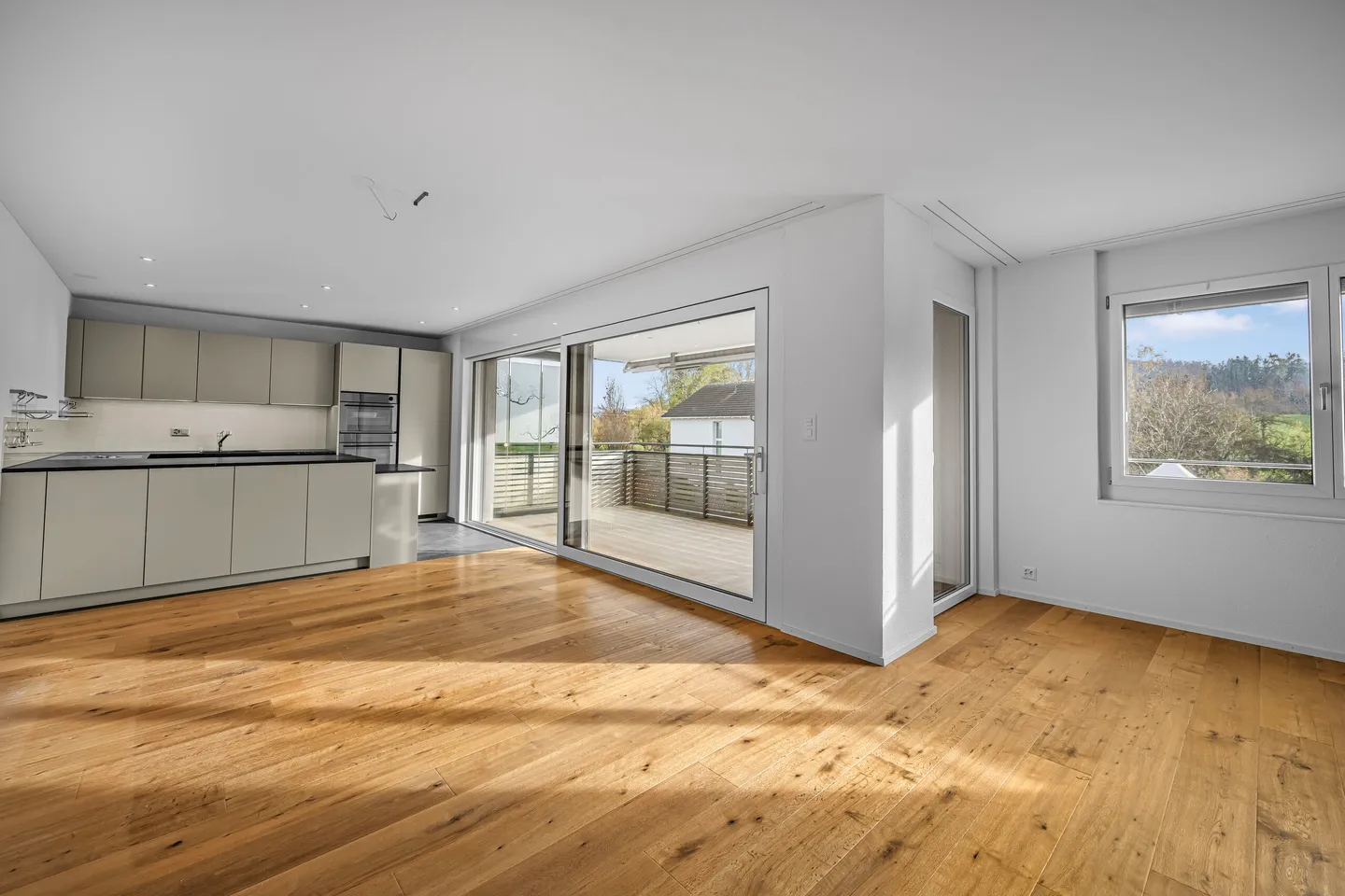 NEUWERTIG MIT BLICK INS WEITE GRÜN - Foto 7 di 8