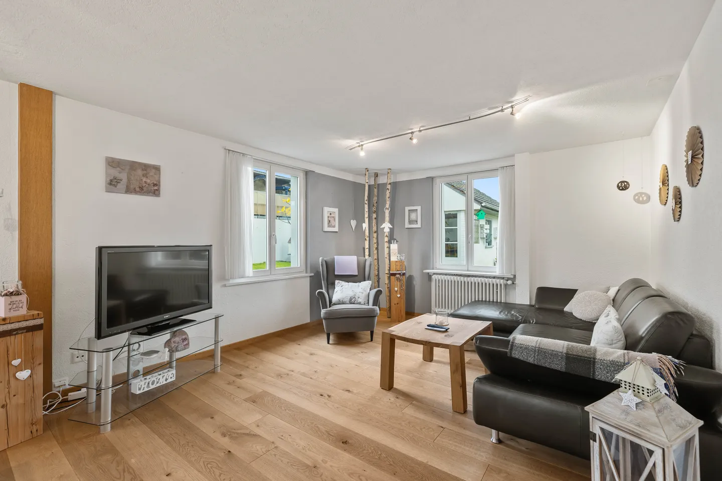 AFFORDABLE HOUSE IN BUCHS - WELL-MAINTAINED & SMARTLY LOCATED - Photo 2 of 7