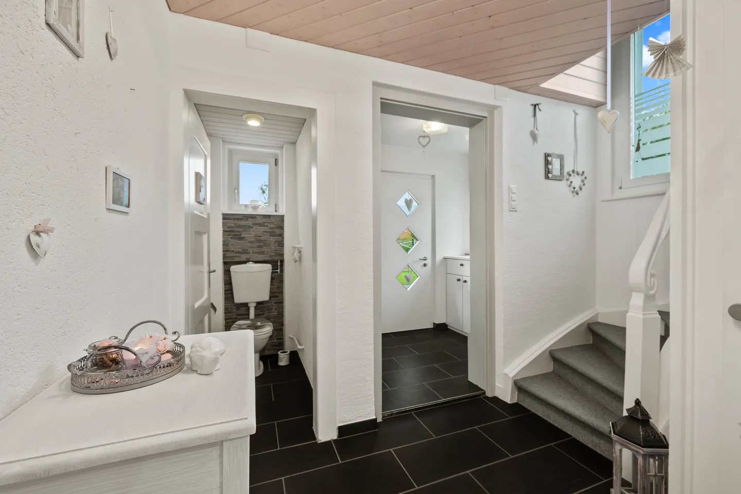 AFFORDABLE HOUSE IN BUCHS - WELL-MAINTAINED & SMARTLY LOCATED - Photo 5 of 7