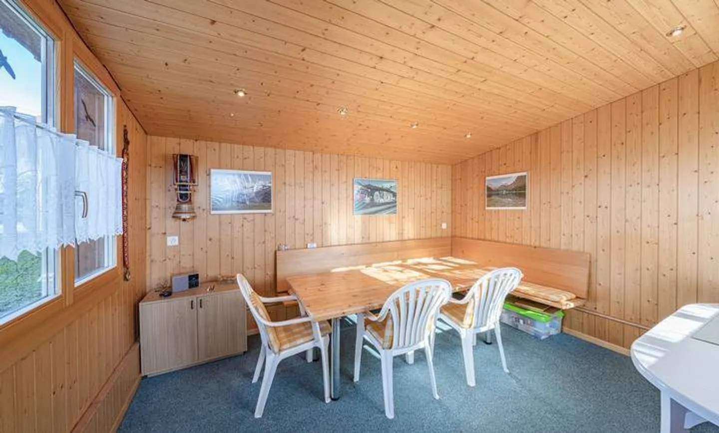 CHARMANTES ZUHAUSE IM CHALET-STIL IN GÜMLIGEN - Photo 7 of 9