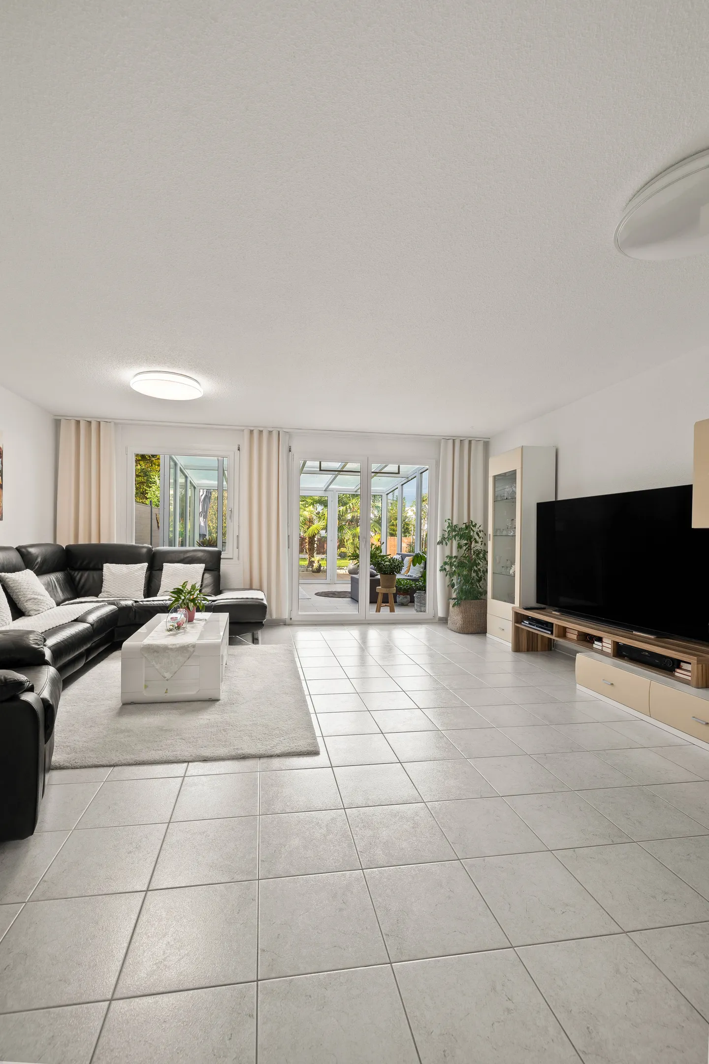 Casa angolare ben curata con molto verde - il tuo rifugio nella migliore posizione - Foto 3 di 8