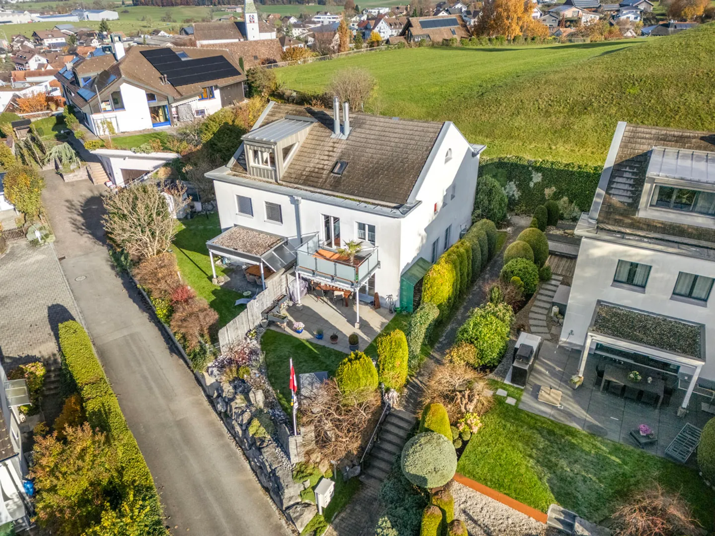 FAMILIENFREUNDLICHES DOPPELEINFAMILIENHAUS IM HERZEN DES DORFES - Foto 8 von 8