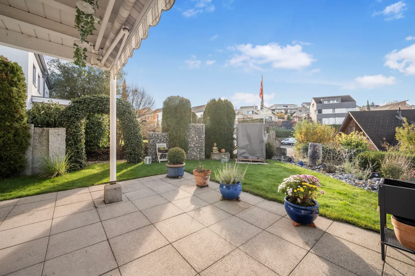 FAMILIENFREUNDLICHES DOPPELEINFAMILIENHAUS IM HERZEN DES DORFES - Foto 7 von 8