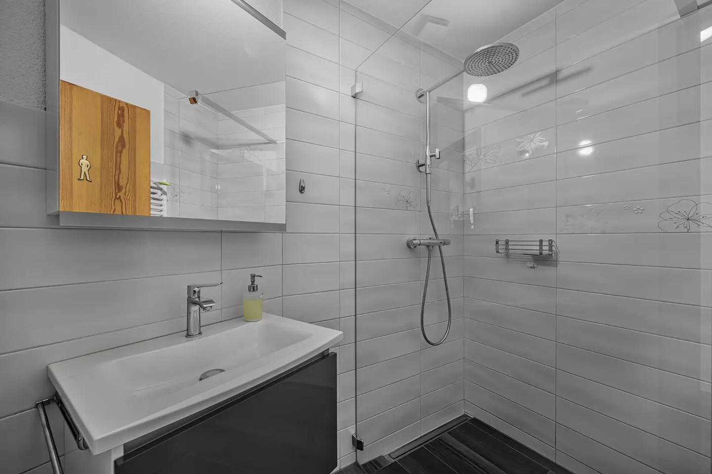 SMART TOWNHOUSE ON THE RHINE - Photo 7 of 8