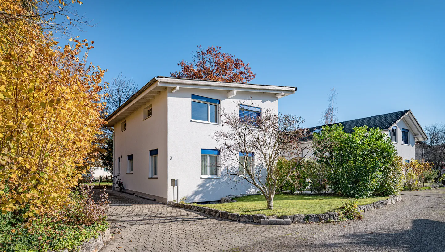 MODERNES, KOMPAKTES UND FREISTEHENDES EINFAMILIENHAUS - Foto 1 von 8