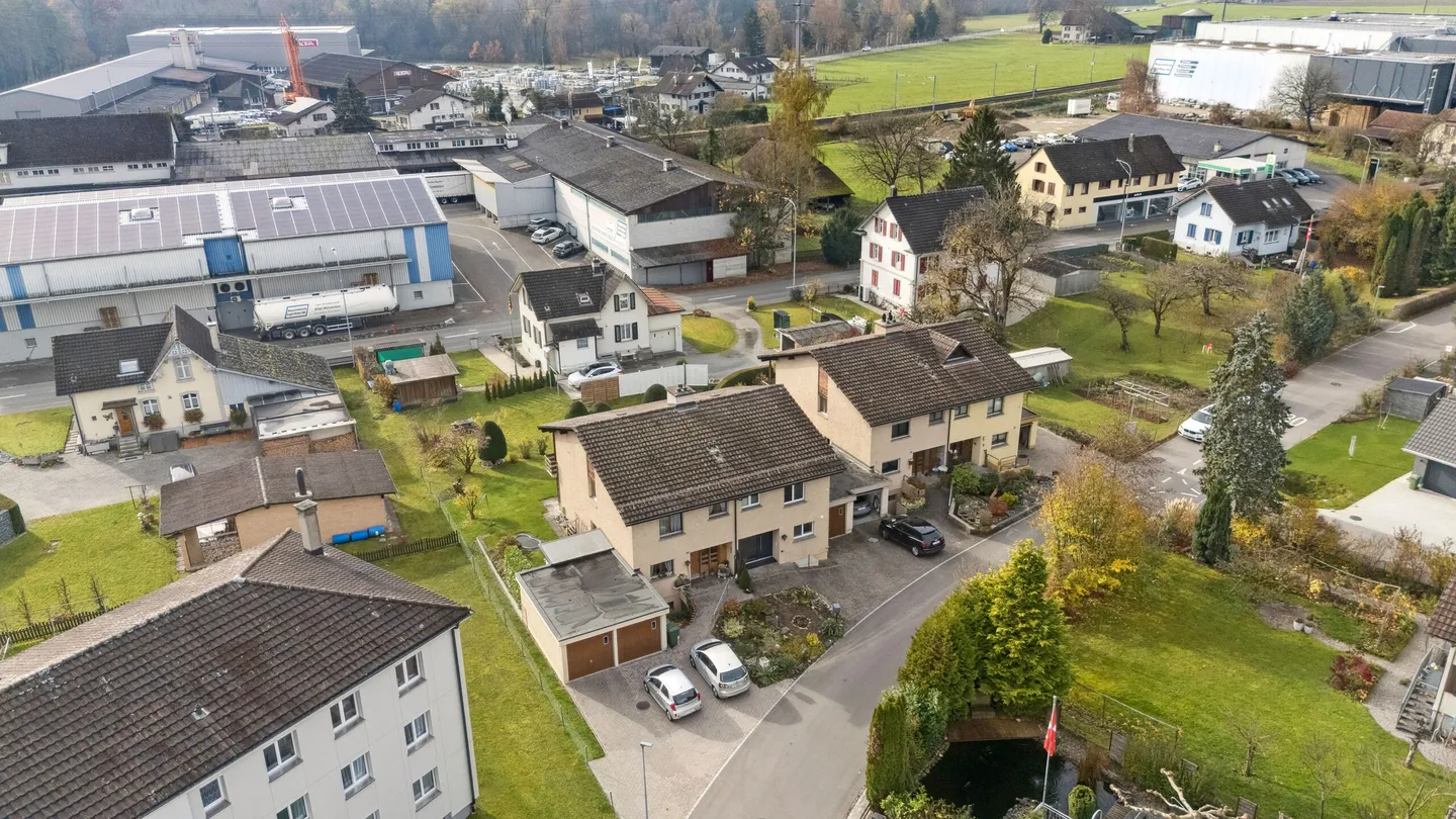 STILVOLLE 4.5 ZIMMER DOPPELHAUSHÄLFTE - MODERN &amp; HOCHWERTIG - Foto 8 von 8