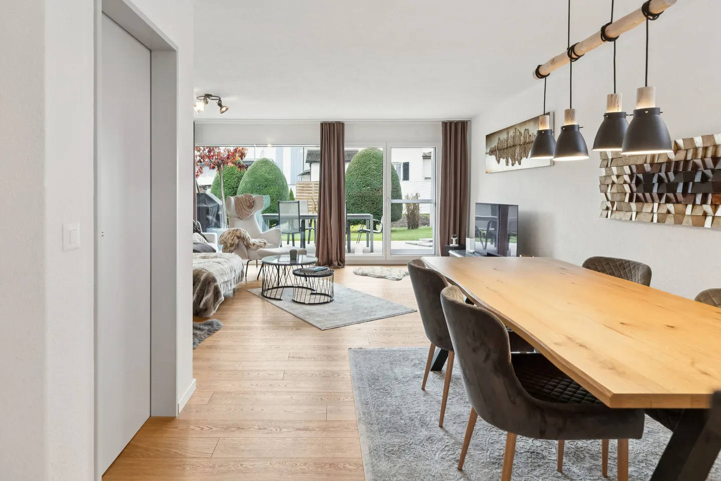 STILVOLLE 4.5 ZIMMER DOPPELHAUSHÄLFTE - MODERN &amp; HOCHWERTIG - Foto 1 von 8