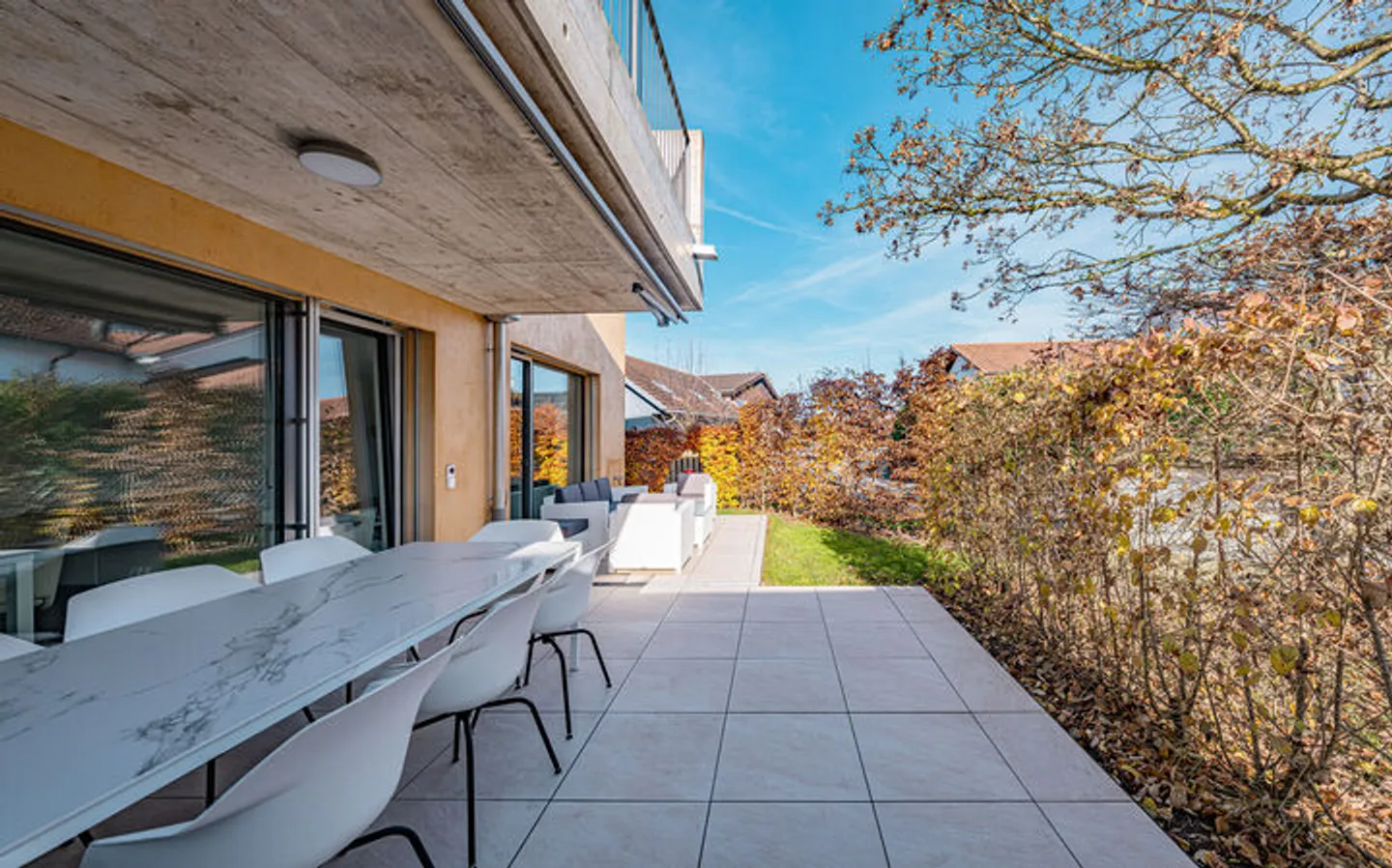 SCHLAUE UND NEUWERTIGE GARTENWOHNUNG - Foto 6 von 8