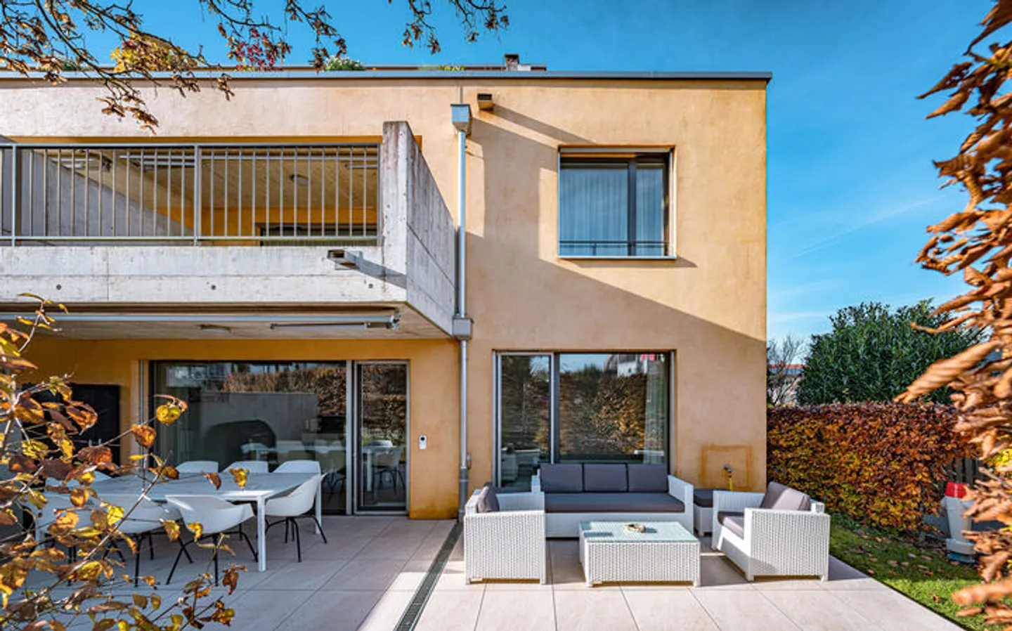 SCHLAUE UND NEUWERTIGE GARTENWOHNUNG - Foto 7 von 8