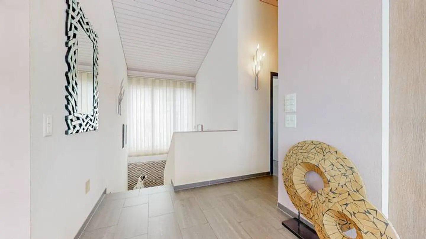 IDEAL FAMILY HOME WITH GARDEN, POOL AND PLENTY OF SPACE - Photo 8 of 9