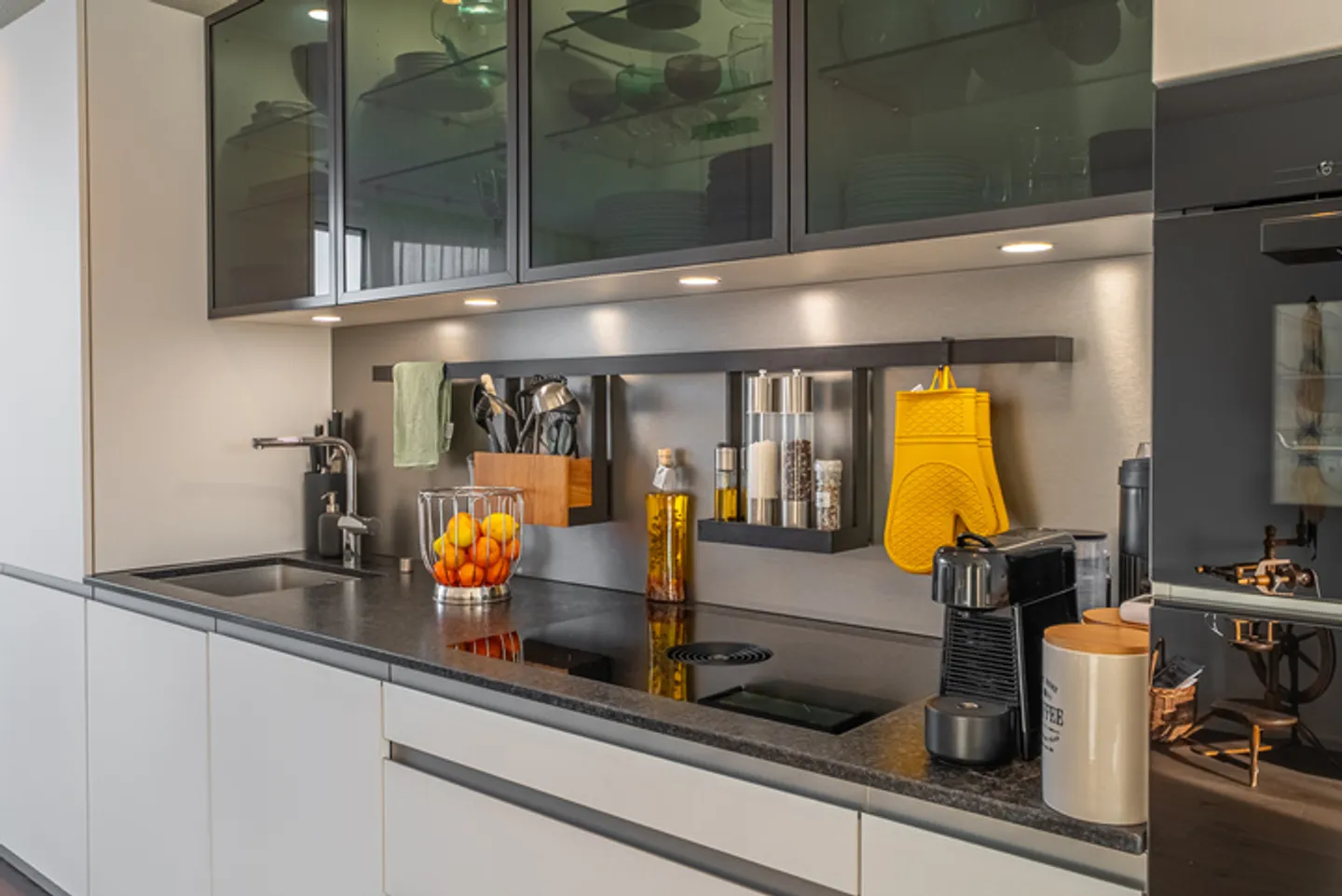 FORMIABLE ATTIC IN THE GREEN - Photo 3 of 8