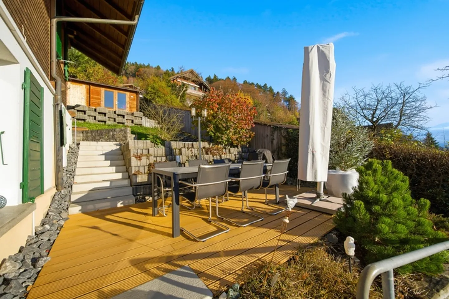 GRACEFUL LAKE VIEW CHALET "SUNNEHÜSI" IN HÜNIBACH - Photo 7 of 8