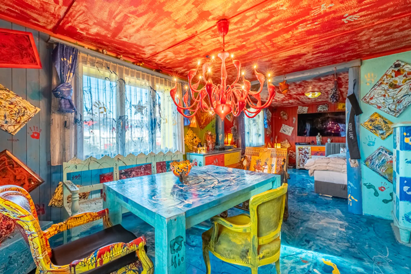 FARBRAUSCH IN OBERKIRCH - WOHNEN IM KUNSTWERK - Foto 2 von 8