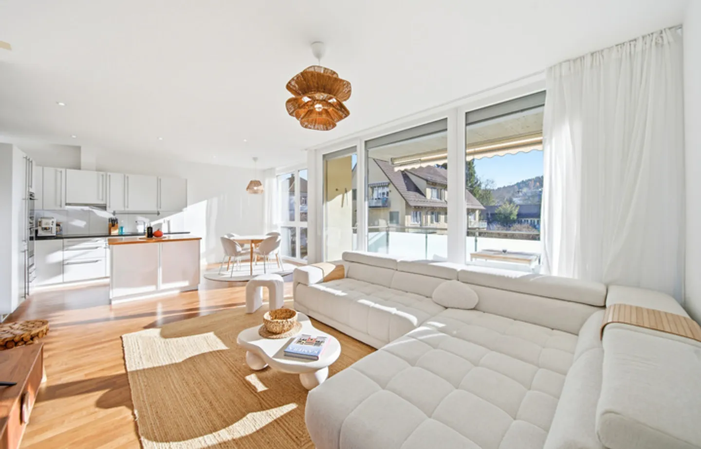 CLEVER CITY APARTMENT IN ZURICH - Photo 1 of 8