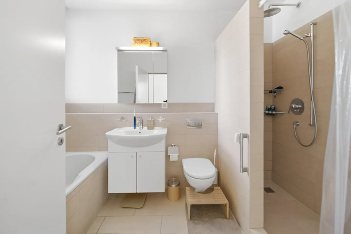 CLEVER CITY APARTMENT IN ZURICH - Photo 5 of 8