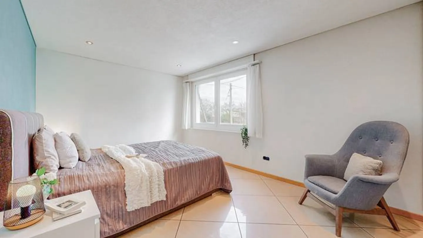 TIMELESS RESIDENTIAL CLASSIC WITH SURROUNDINGS - Photo 7 of 9