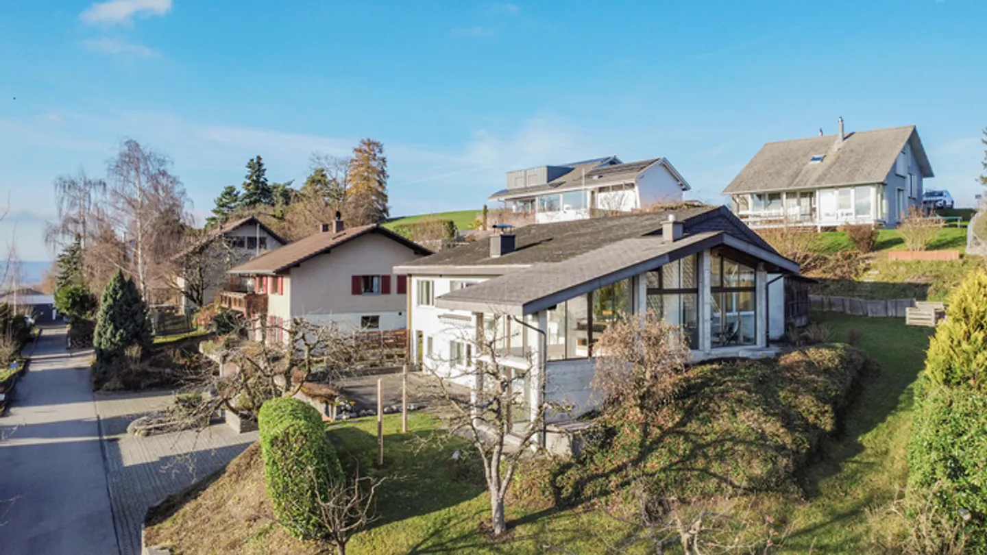 HERRSCHAFTLICHES UND ERHOBENES EINFAMILIENHAUS - Foto 1 von 8