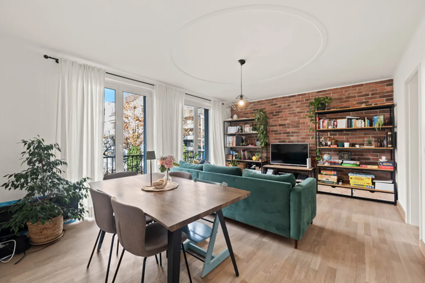 VIVERE CON CARATTERE VICINO AL LAGO DI ZURIGO - Foto 1 di 8