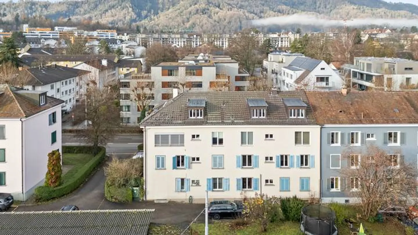 LIVING WITH CHARACTER NEAR LAKE ZURICH - Photo 7 of 8