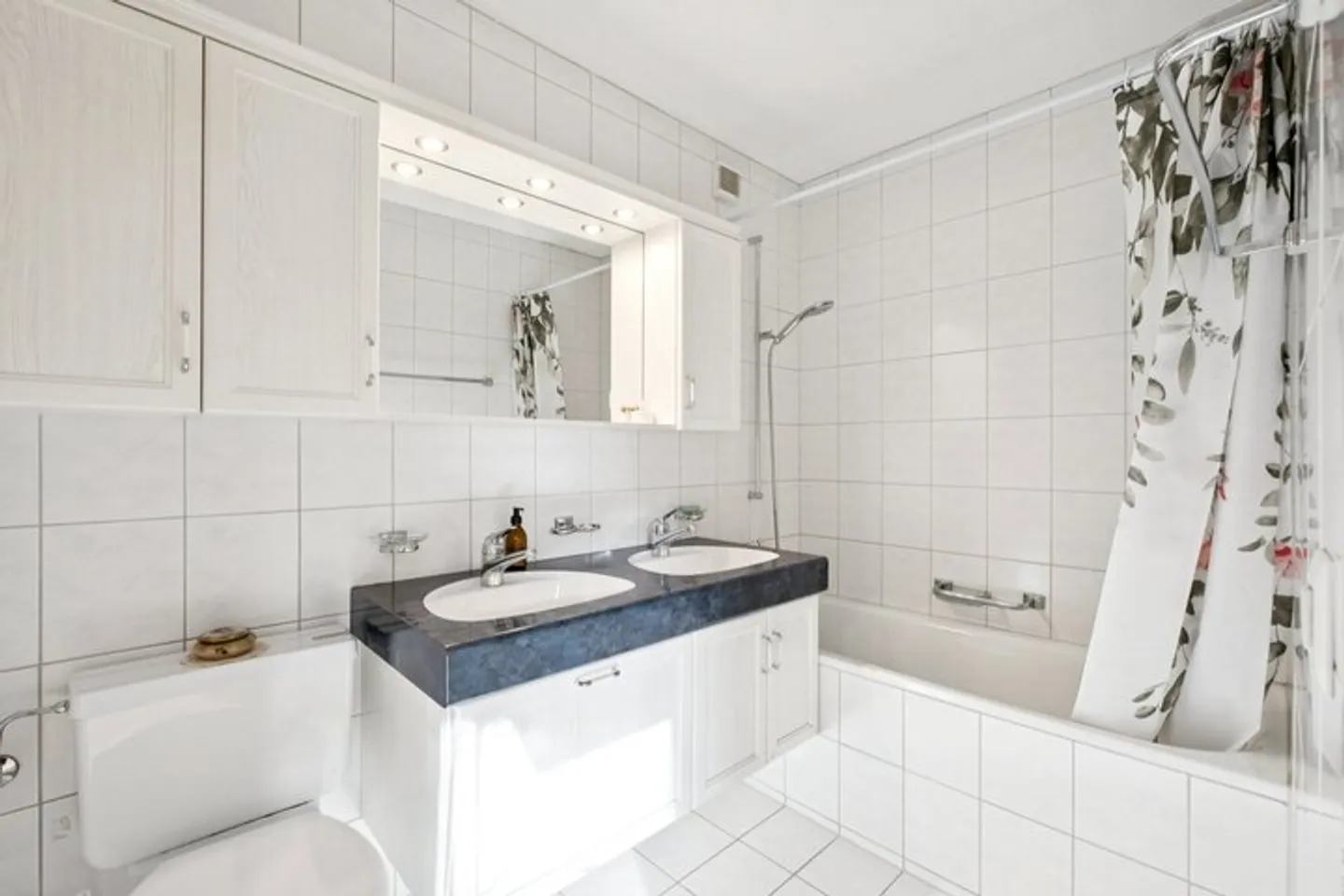 Charmant appartement de 2,5 pièces avec vue à Feusisberg - Photo 6 sur 8