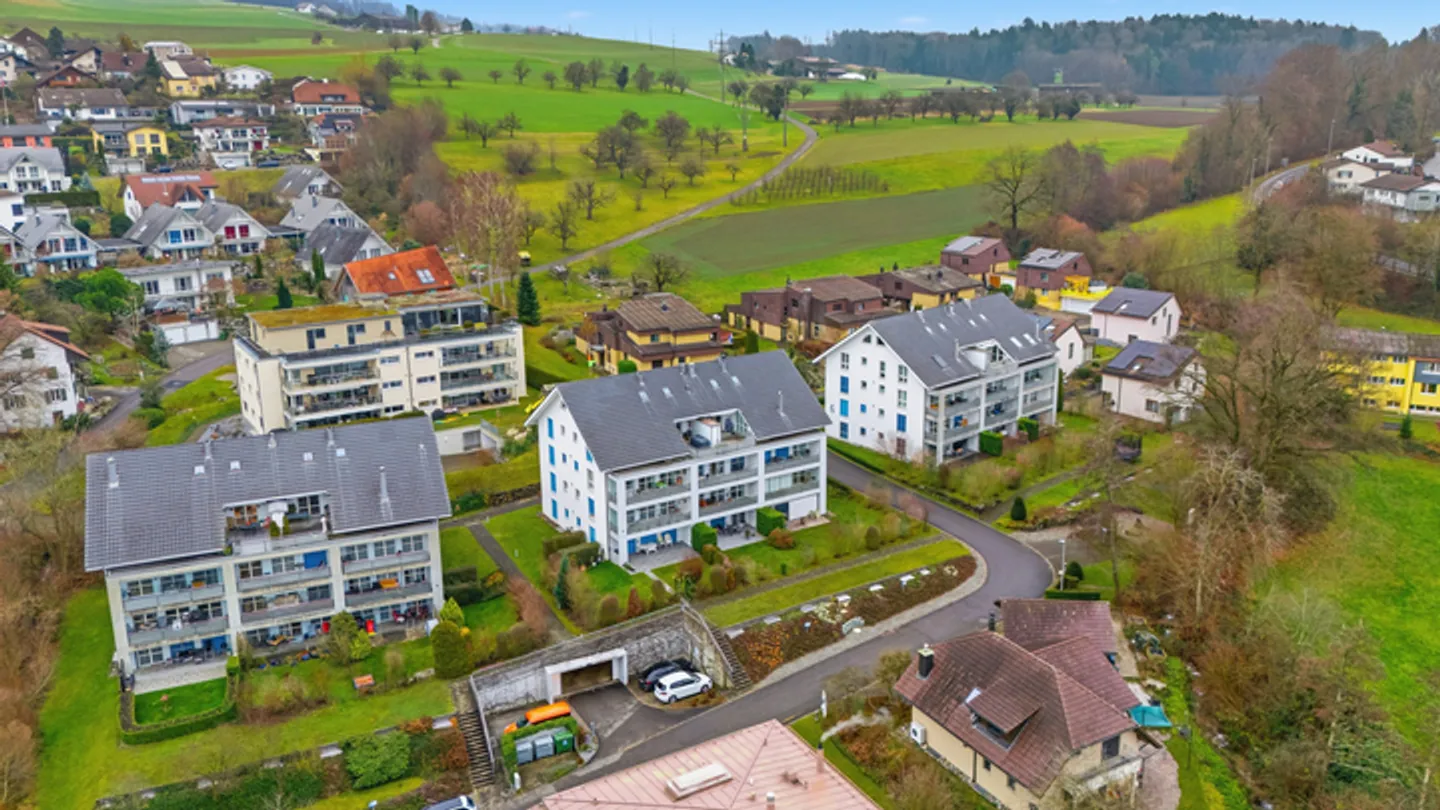 GROSSZÜGIGE UND GEPFLEGTE 2.5 ZIMMER WOHNUNG AM HALLWILERSEE - Foto 8 von 9