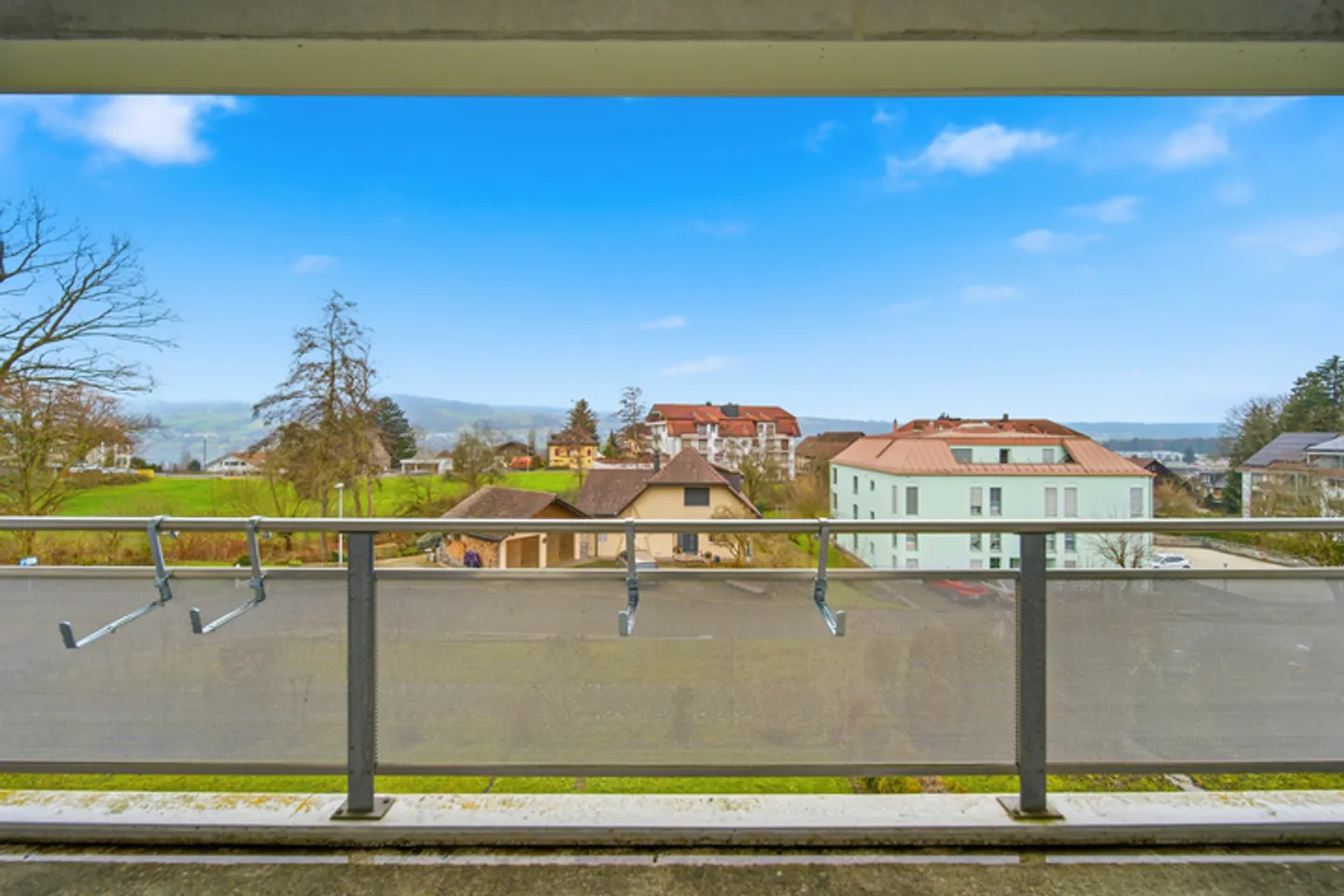 GROSSZÜGIGE UND GEPFLEGTE 2.5 ZIMMER WOHNUNG AM HALLWILERSEE - Foto 6 von 9