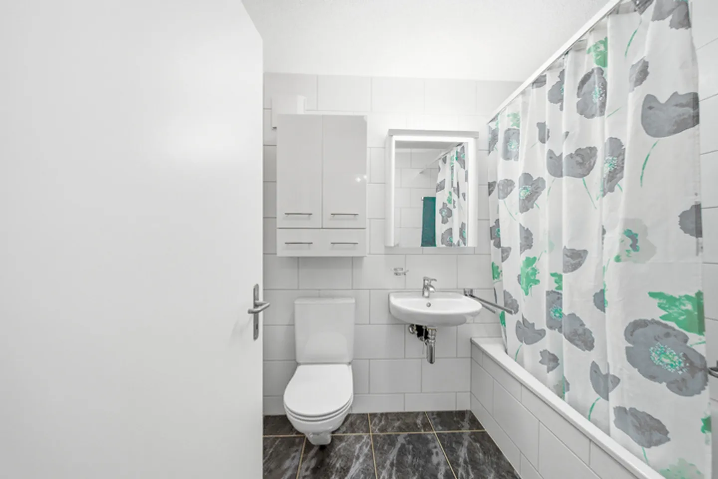 GROSSZÜGIGE UND GEPFLEGTE 2.5 ZIMMER WOHNUNG AM HALLWILERSEE - Foto 5 von 9