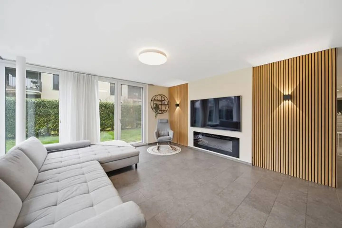 MODERN GARDEN APARTMENT IN THE GREEN - Photo 3 of 9