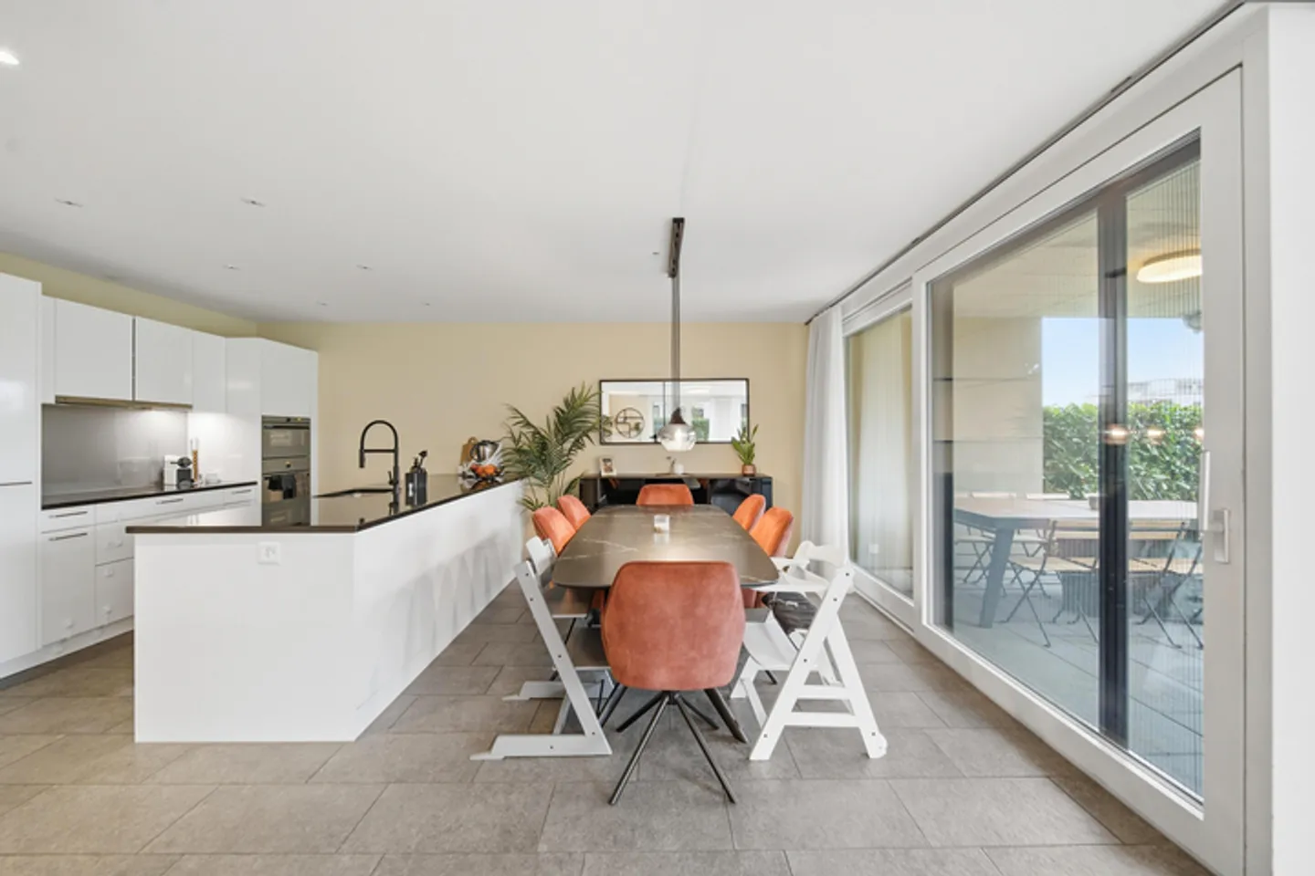 MODERNE GARTENWOHNUNG IM GRÜNEN - Foto 2 von 8