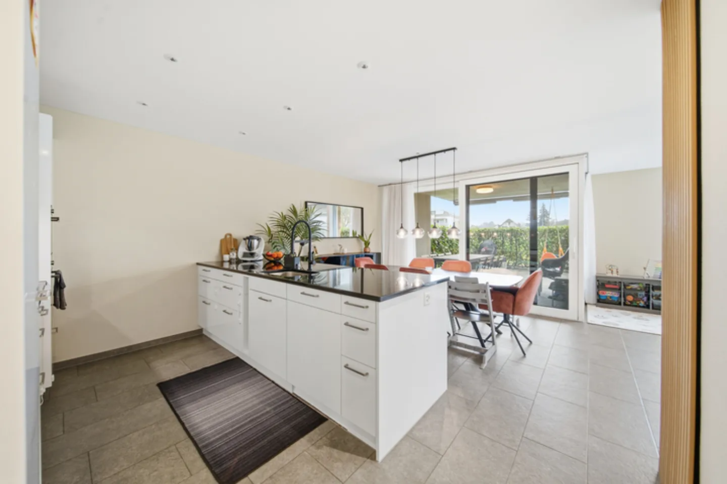 MODERNE GARTENWOHNUNG IM GRÜNEN - Foto 3 von 8