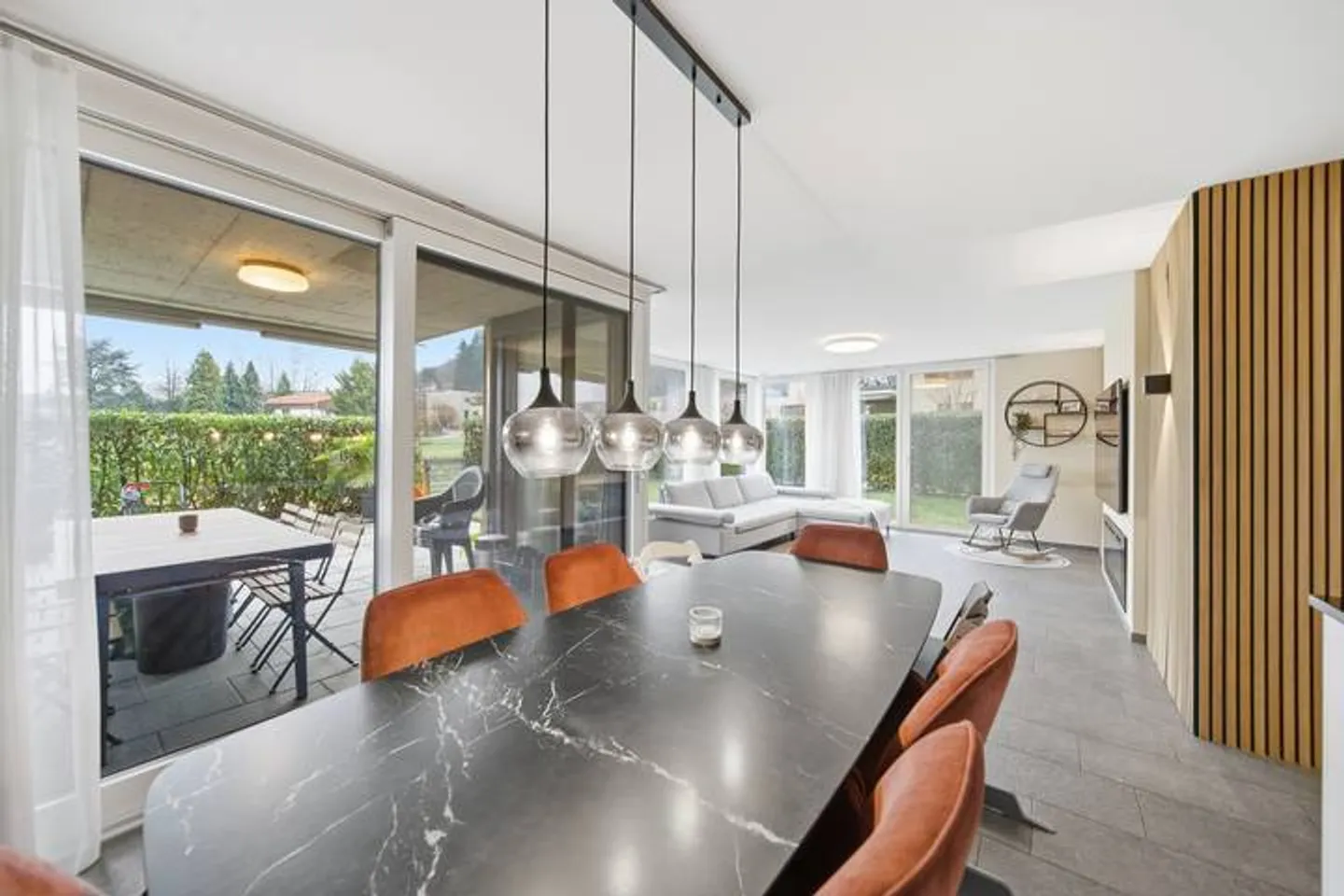 MODERN GARDEN APARTMENT IN THE GREEN - Photo 6 of 9