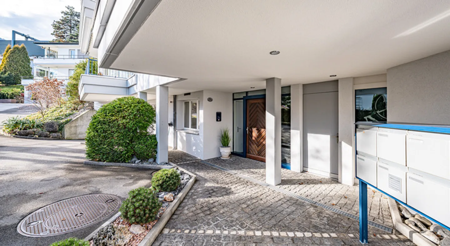 APPARTEMENT DE 4,5 PIÈCES DE RÊVE AVEC VUE SUR LE LAC À HERGISWIL NW - Photo 5 sur 9